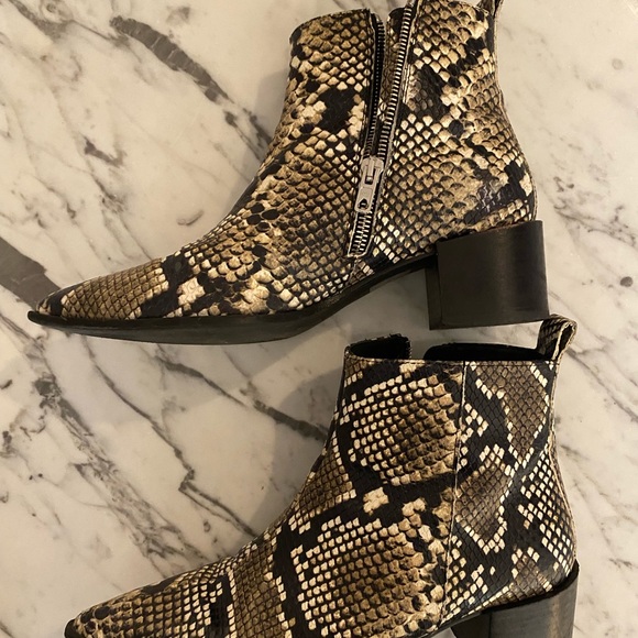 Everlane Boss boot in snakeskin, lightly worn - Picture 2 of 4
